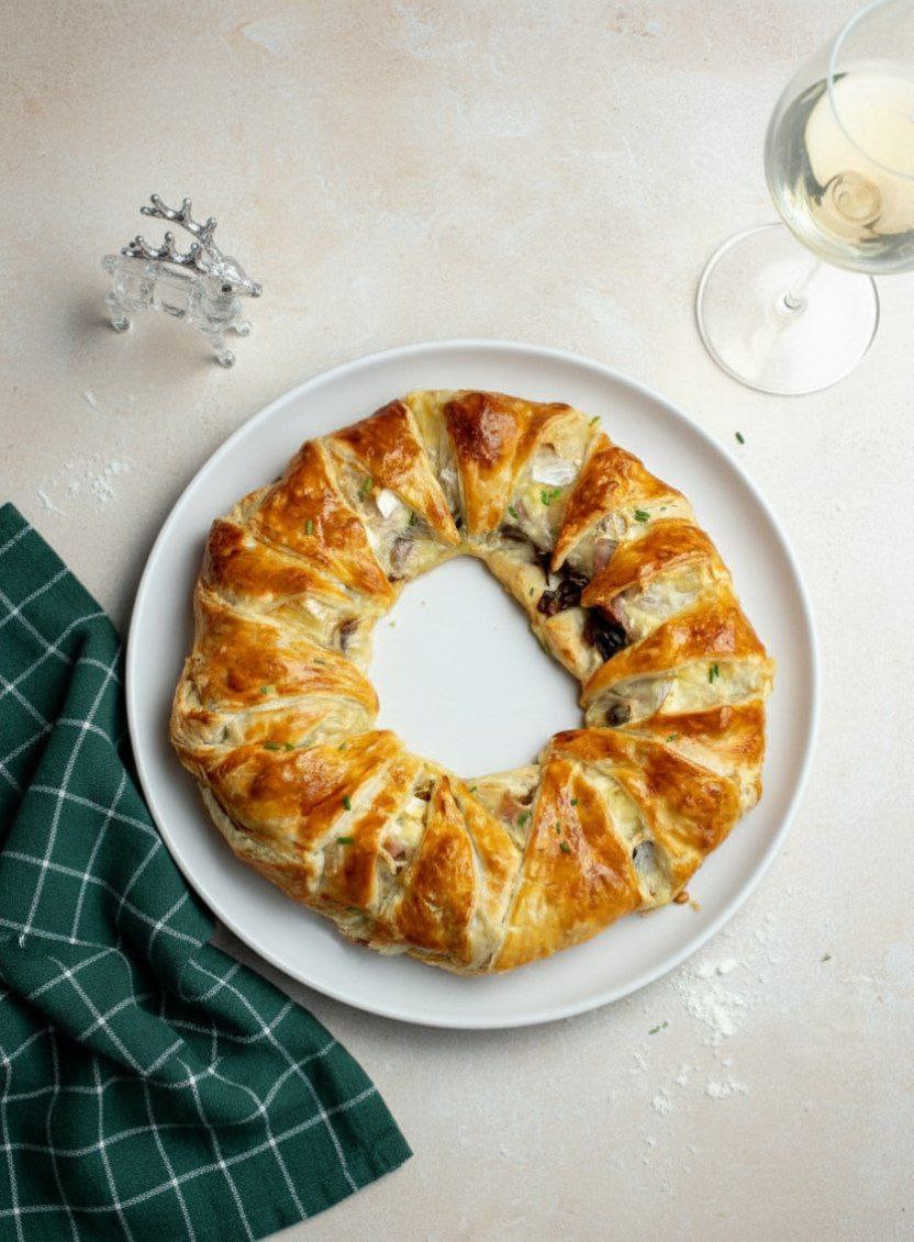 Golden Bacon &amp; Brie Crescent Wreath – The Ultimate Holiday Appetizer